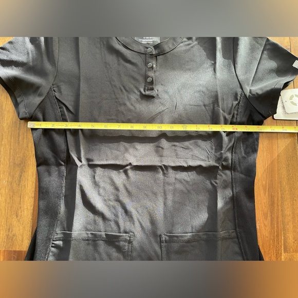 Cherokee contemporary scrub top 3 button black small - Picture 3 of 9